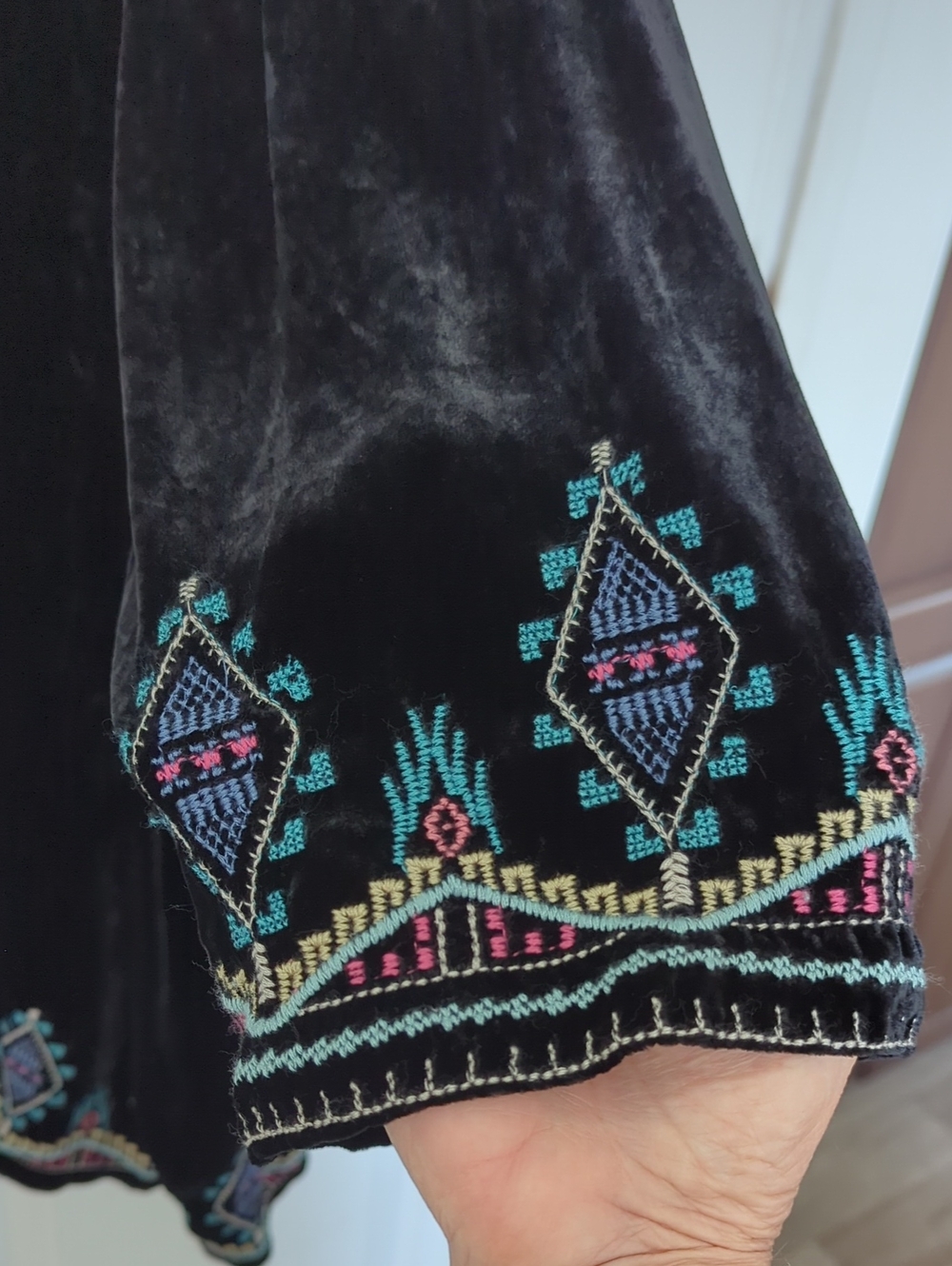 Johnny Was Black Velvet Aveza Embroidered Kimono Jacket - Picture 5 of 9
